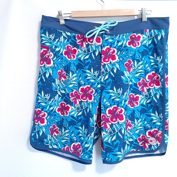 Vineyard Vines Other - VINEYARD VINES MENS SZ 35 SWIM TRUNKS